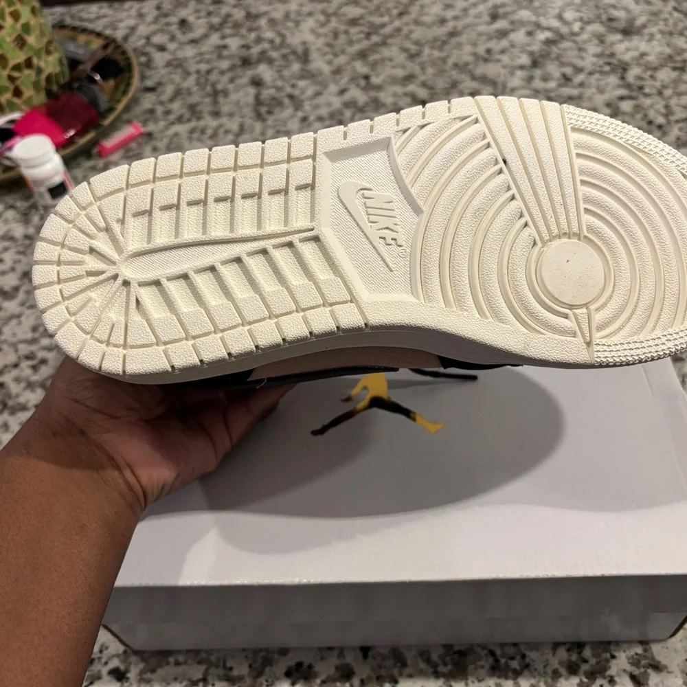 Jordan Women's Black and Coral Sneakers - Picture 5 of 5